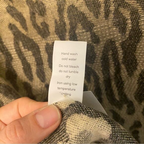 Accessori Italiani Scarf made in Italy lightweight animal, print fringe 72x22 - Picture 7 of 8